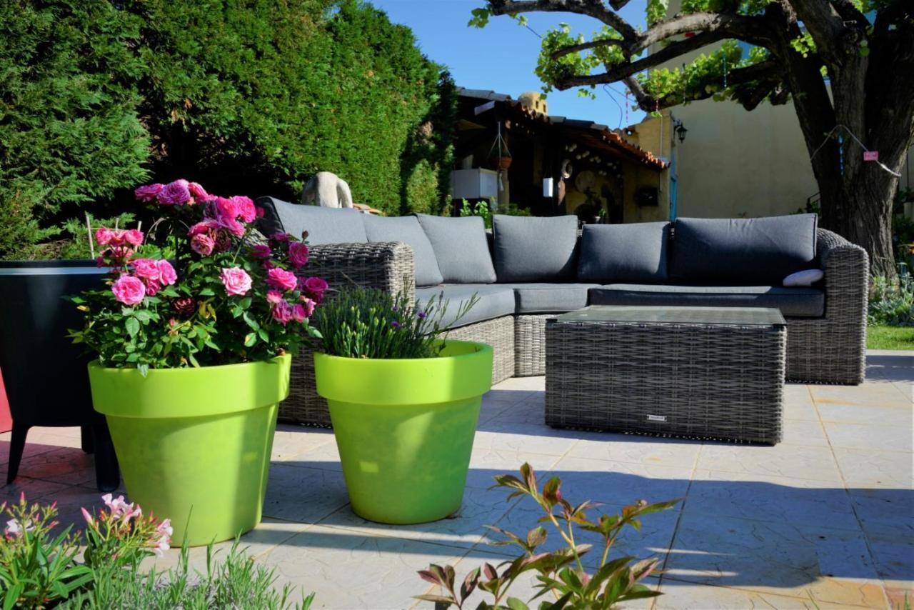 Au Grand Bonheur Bed & Breakfast Besseges Exterior photo